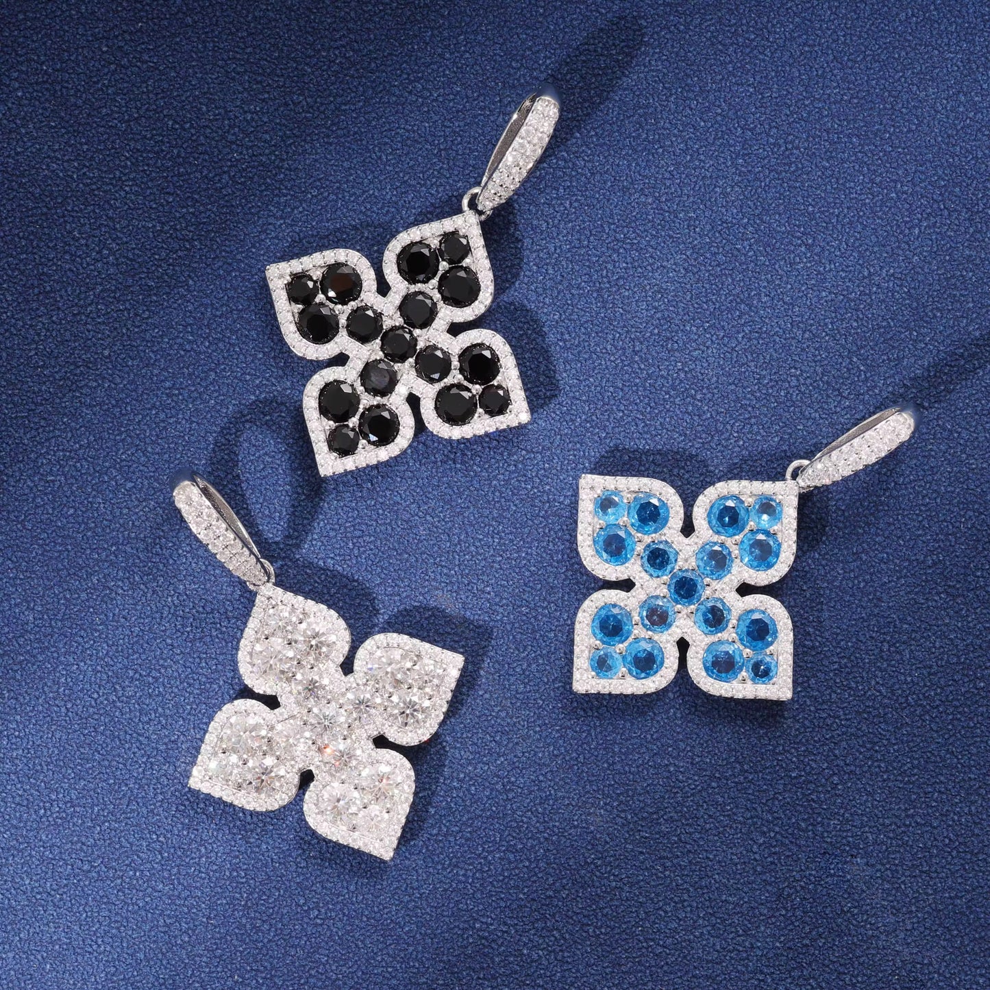 MOISSANITE WHITE CLOVER PENDANT - 925 SILVER - VVS 1