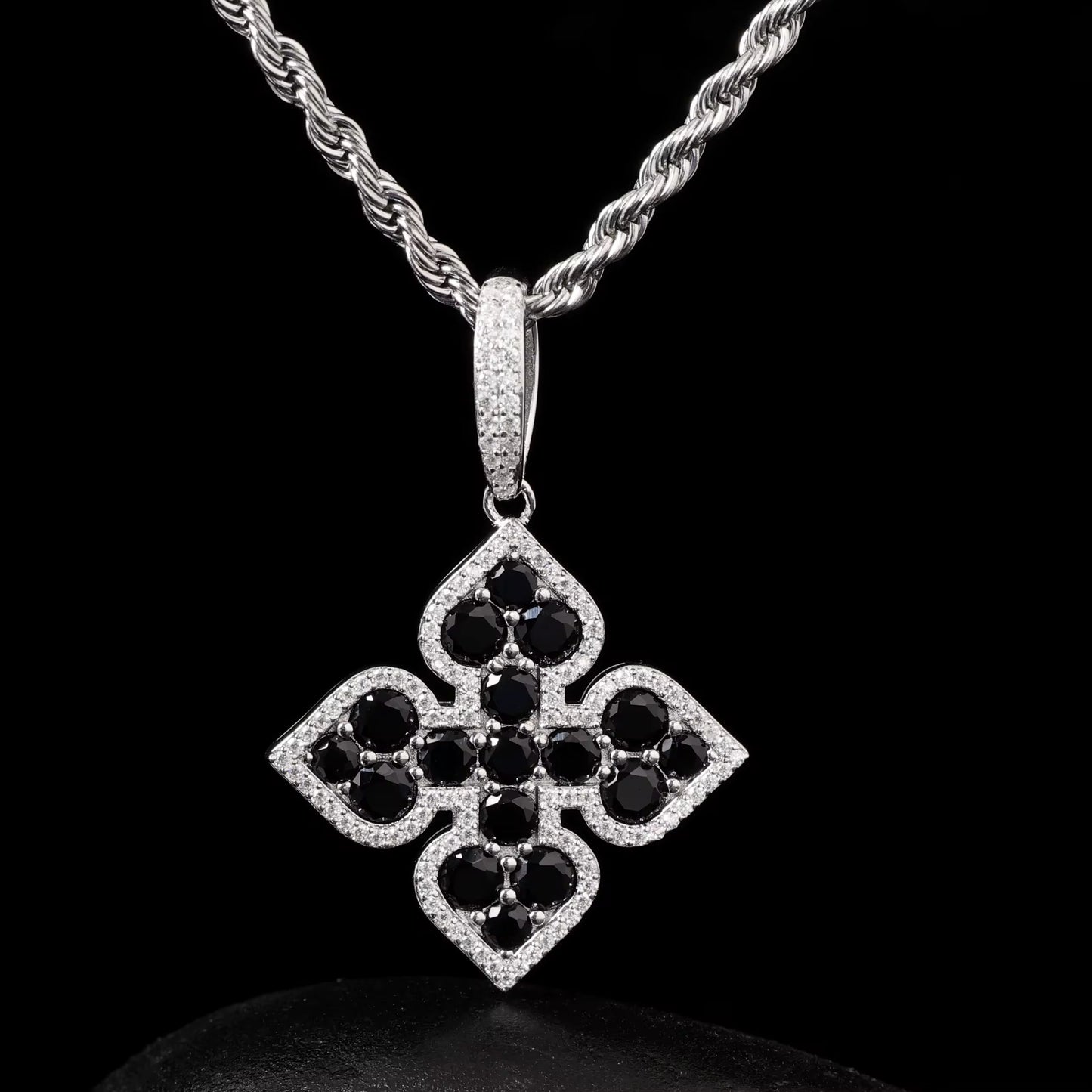 MOISSANITE BLACK CLOVER PENDANT - 925 SILVER - VVS 1