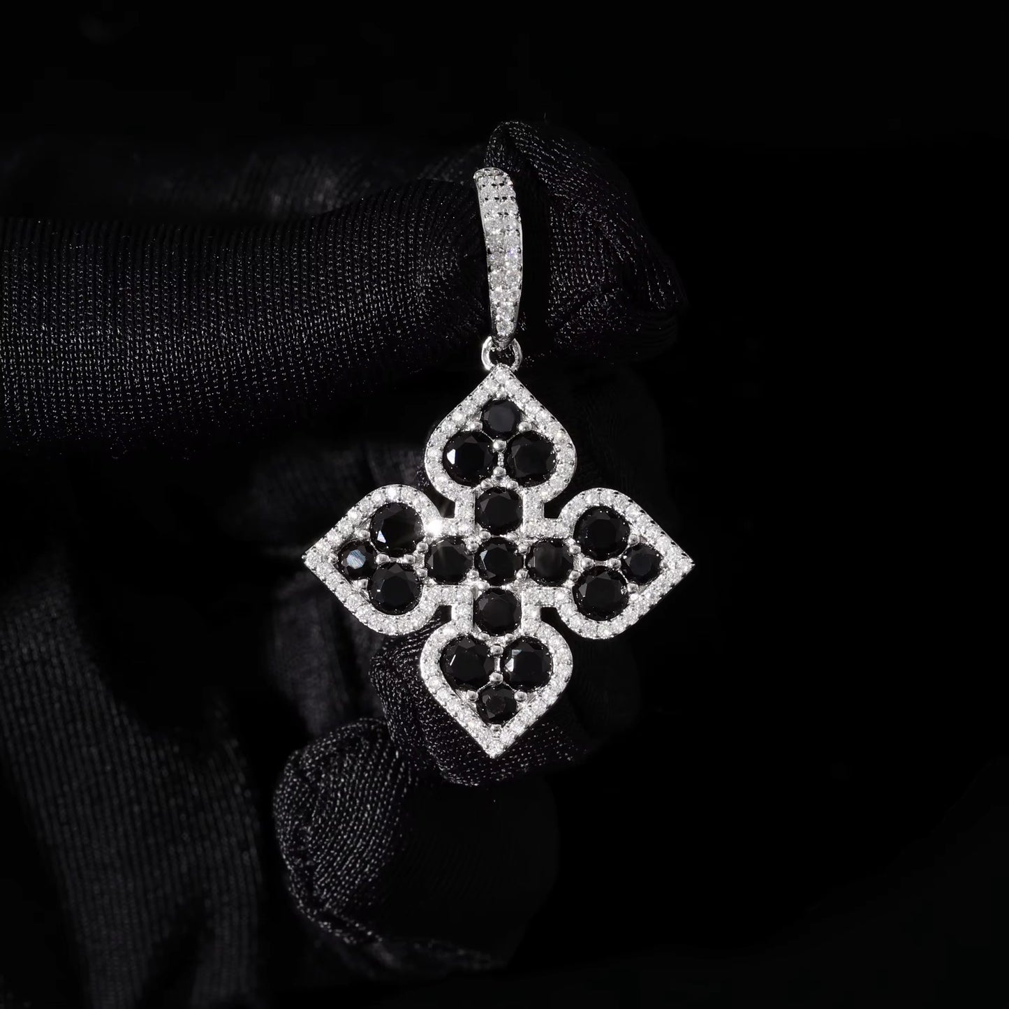 MOISSANITE BLACK CLOVER PENDANT - 925 SILVER - VVS 1