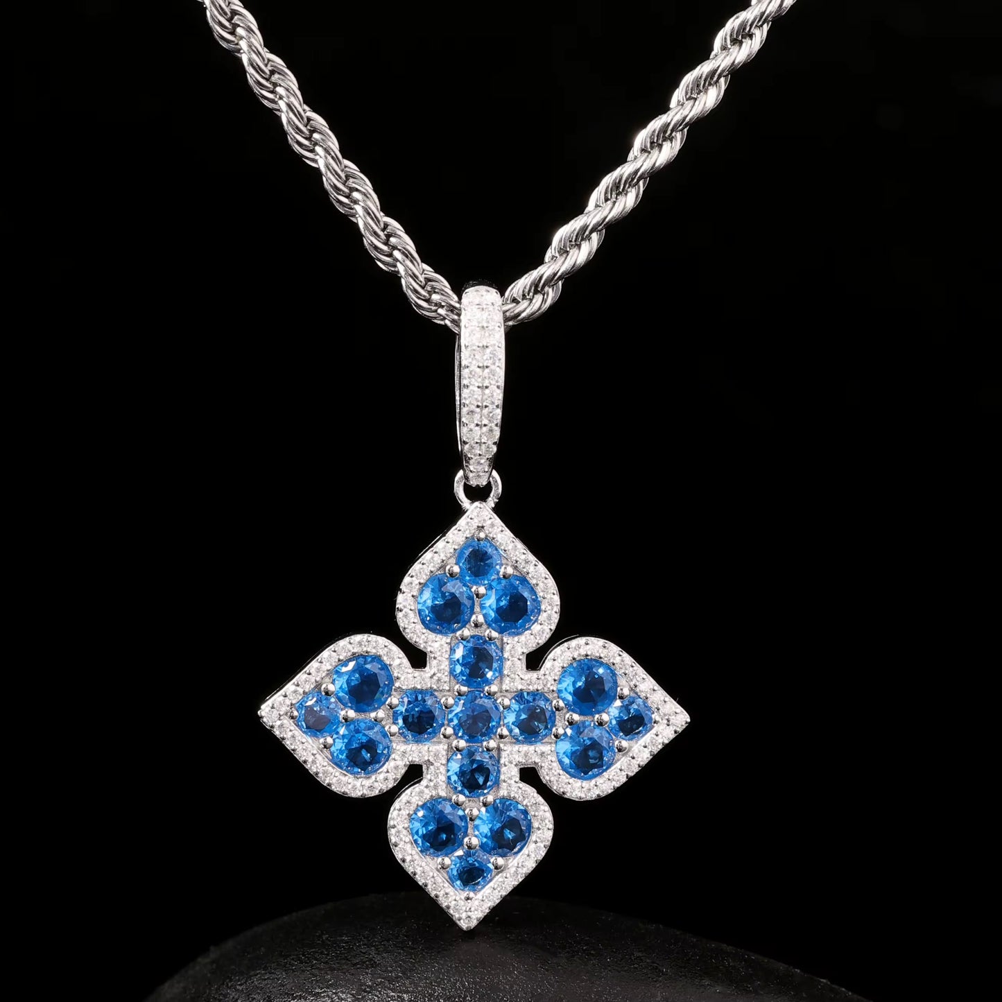 MOISSANITE BLUE CLOVER PENDANT - 925 SILVER - VVS 1