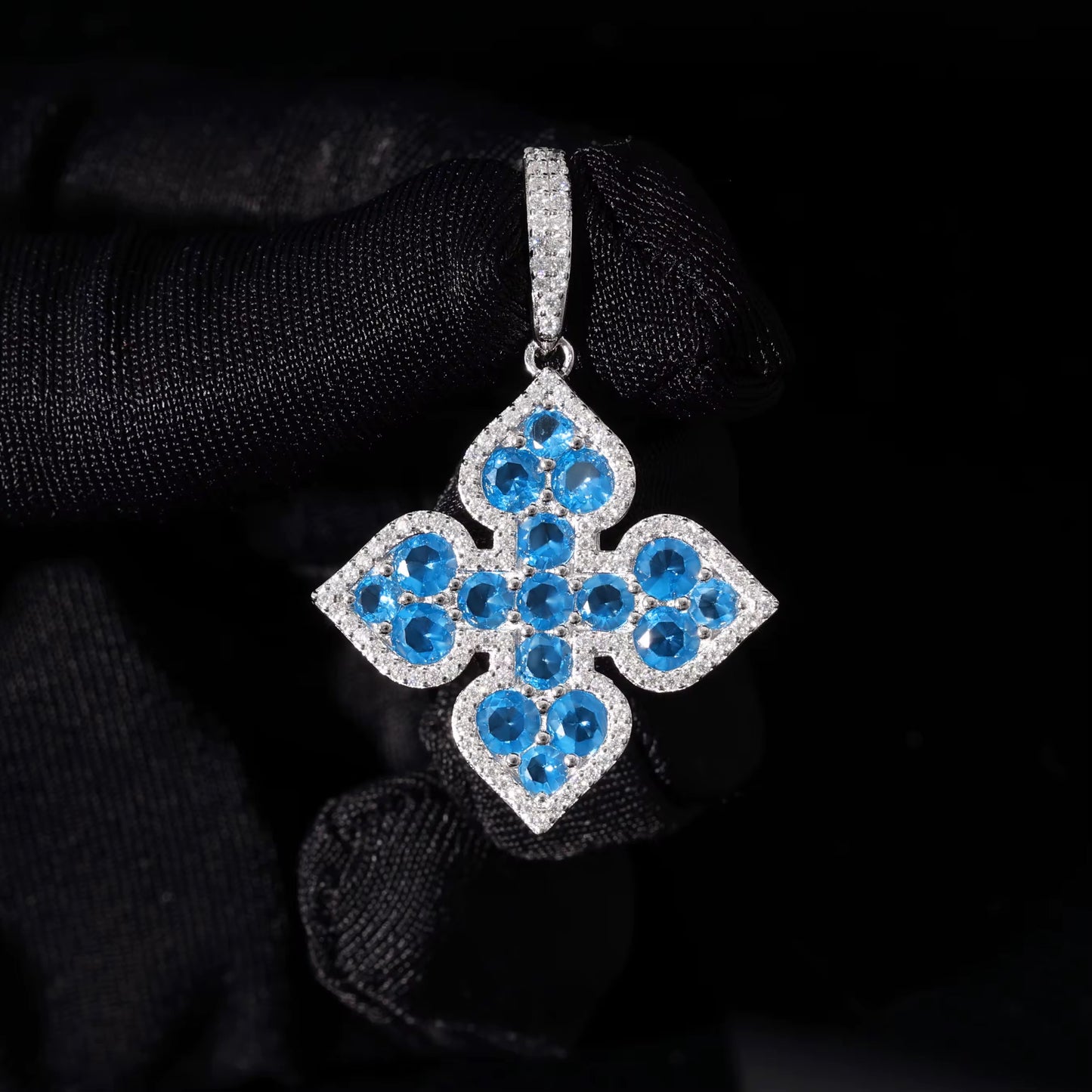 MOISSANITE BLUE CLOVER PENDANT - 925 SILVER - VVS 1