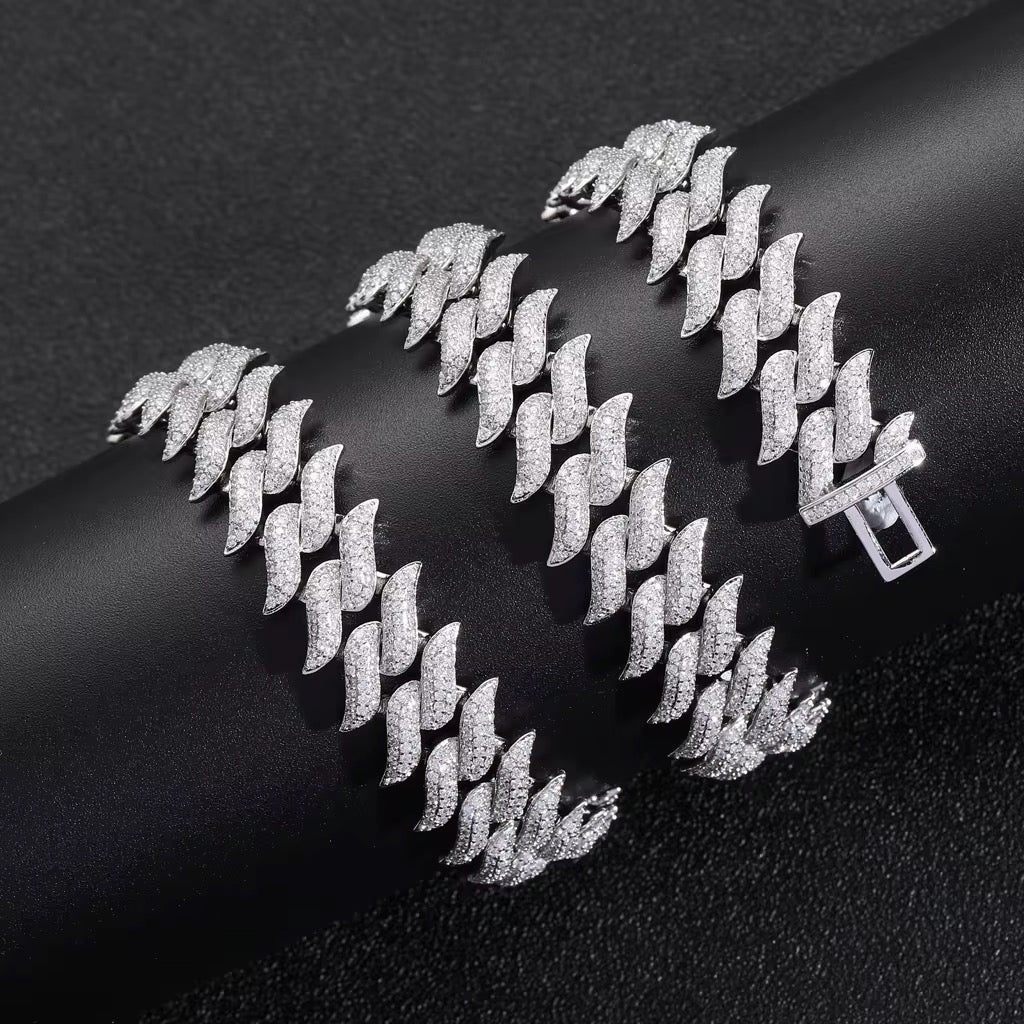 18MM ICED SPIKED CUBAN CHAIN - WHITE GOLD